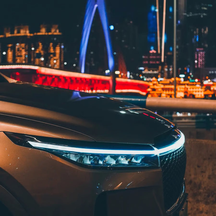 🚘 شريط LED ديناميكي لغطاء المحرك