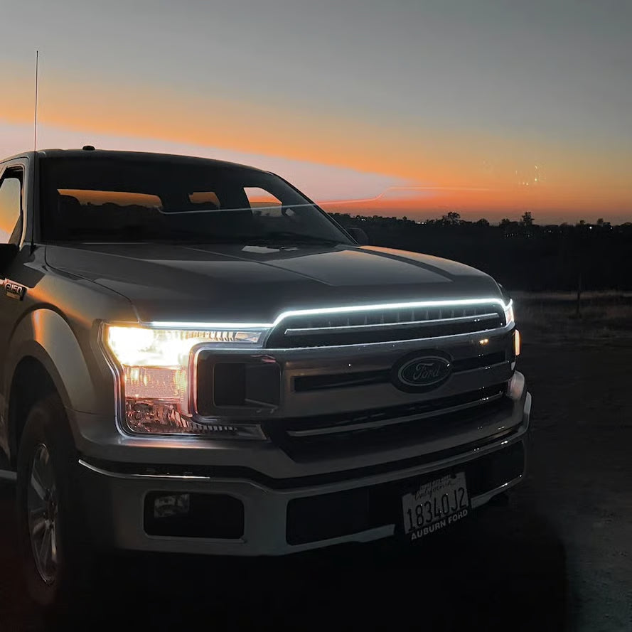 🚘 شريط LED ديناميكي لغطاء المحرك